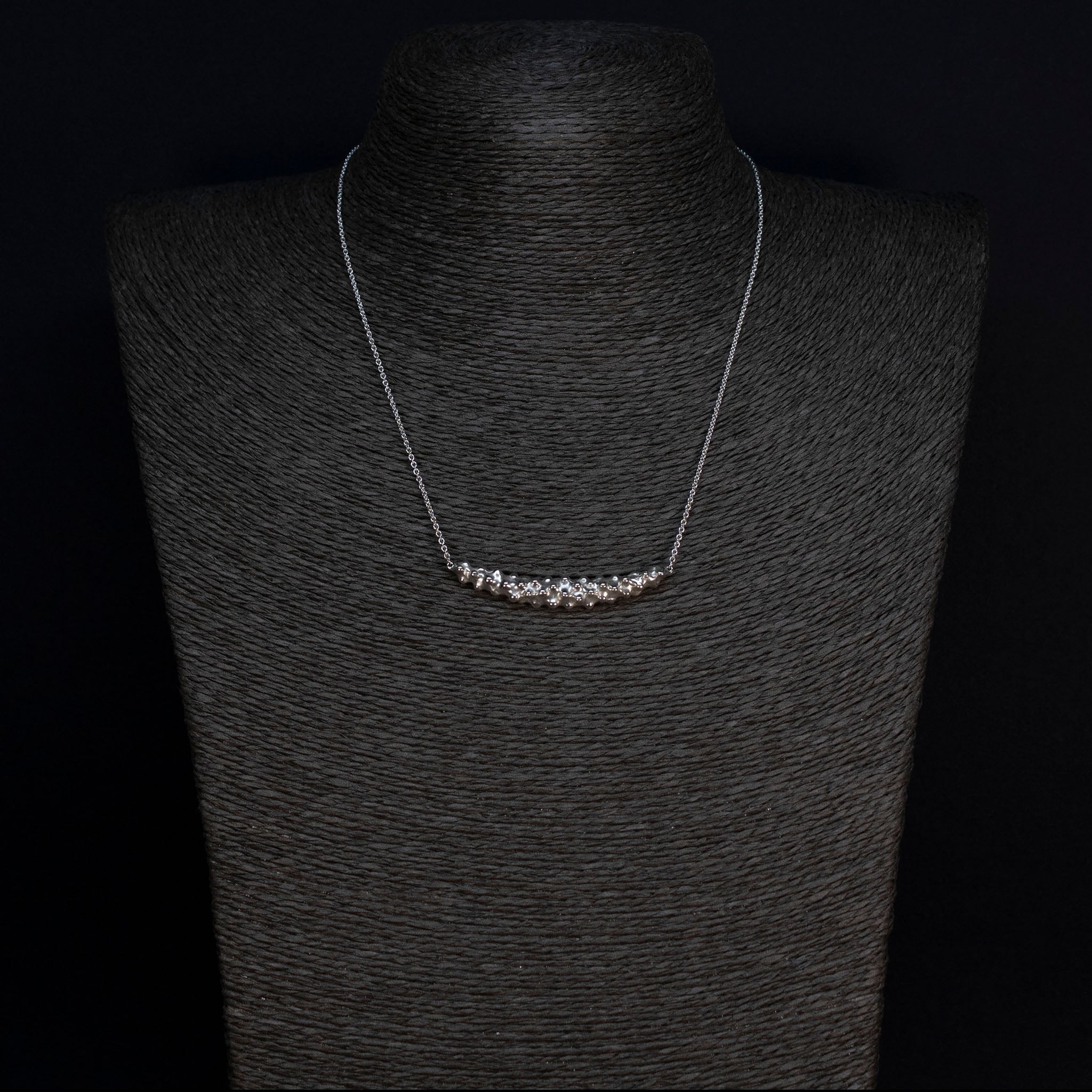 COLLANA MEZZALUNA GRANDE ANEMONIA